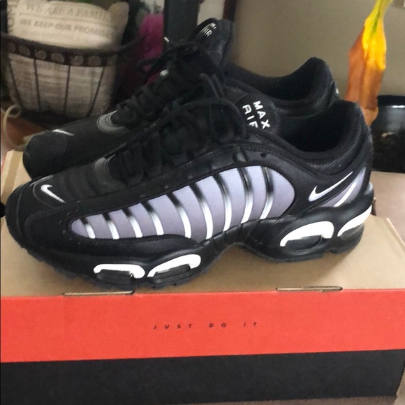 Men’s Nike gym shoes..... box not included! - Picture 3 of 4